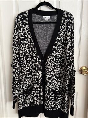 Ava & Viv Black and White Abstract Knit Button Cardigan